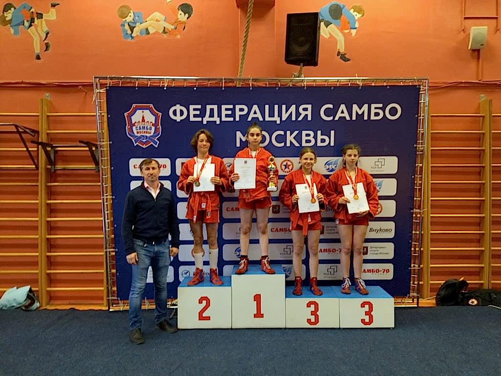 Первенство Алматы по самбо среди юношей и девушек 12-14 лет прошло в 